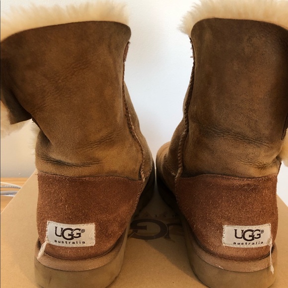 Uggs with box - Picture 3 of 3